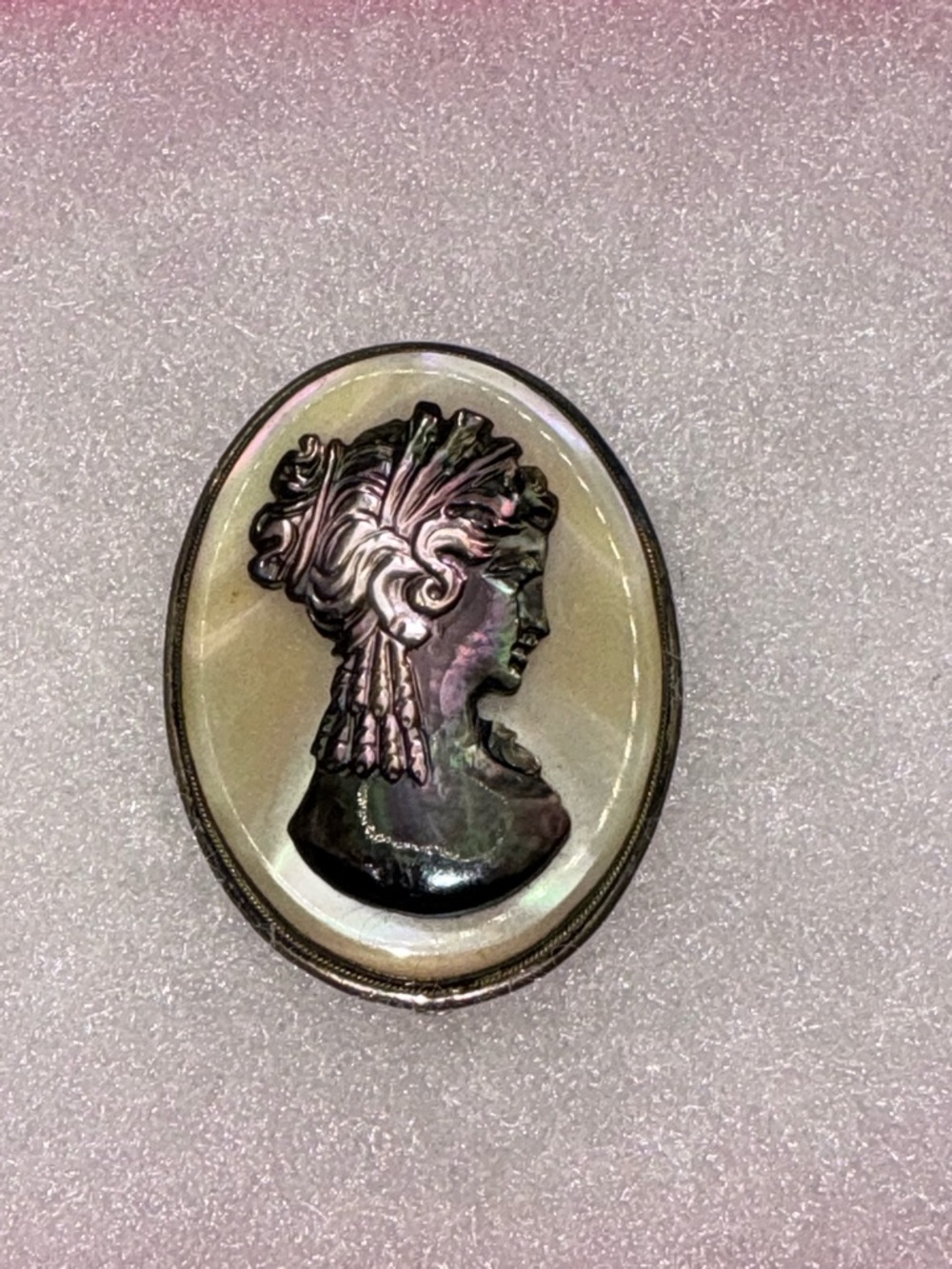 Vintage Mother of Pearl Cameo Pendant Necklace - Picture 2 of 8